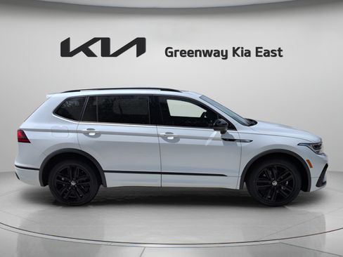 Used 2022 Volkswagen Tiguan SE R-Line FWD image 5