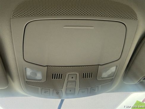 Used 2017 Ford Fusion SE w/ Fusion SE Technology Package FWD image 11