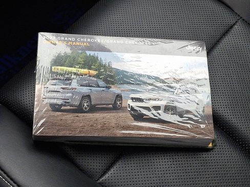 Used 2023 Jeep Grand Cherokee Overland w/ Luxury Tech Group IV image 27