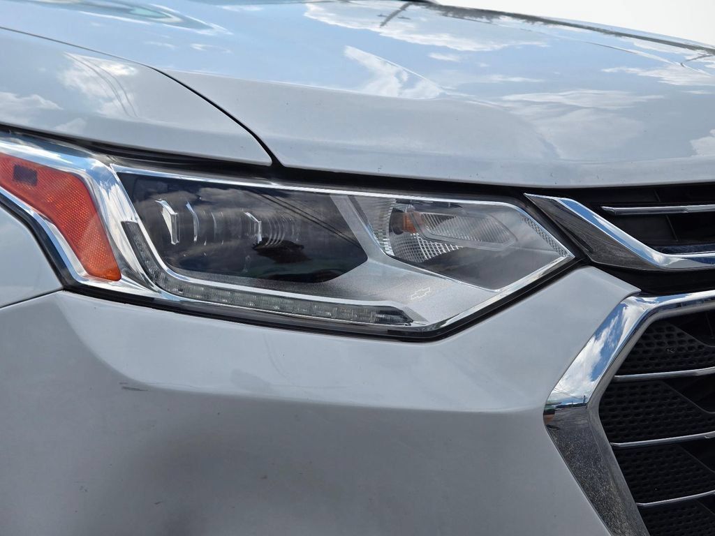 Used 2019 Chevrolet Traverse Premier w/ Driver Confidence II Package FWD image 2