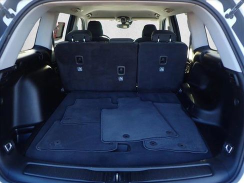 Used 2023 Jeep Grand Cherokee Laredo image 8