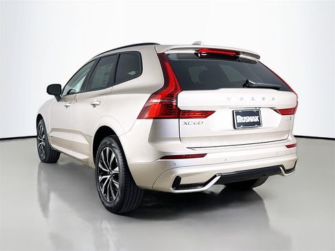 Used 2025 Volvo XC60 B5 Core w/ Protection Package Premier image 5