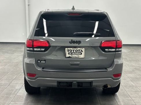 Used 2022 Jeep Grand Cherokee Laredo X AWD/4WD image 3