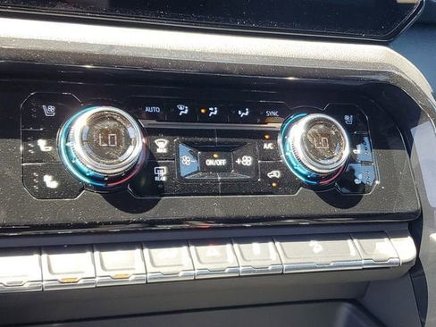 New 2026 GMC Sierra 1500 AT4 w/ AT4 Premium Package AWD/4WD image 24