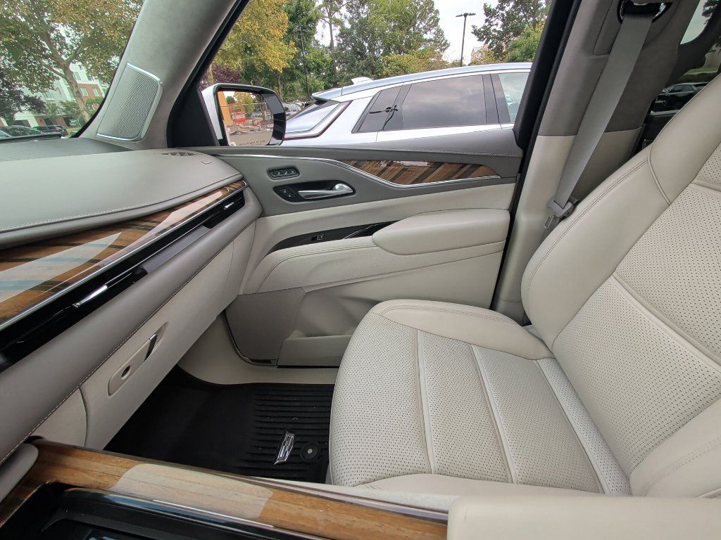 Used 2021 Cadillac Escalade Sport Platinum AWD/4WD image 18