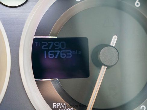 Used 2015 Aston Martin DB9 Volante image 47