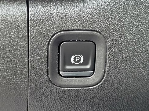 Used 2021 Chevrolet Silverado 1500 RST image 13