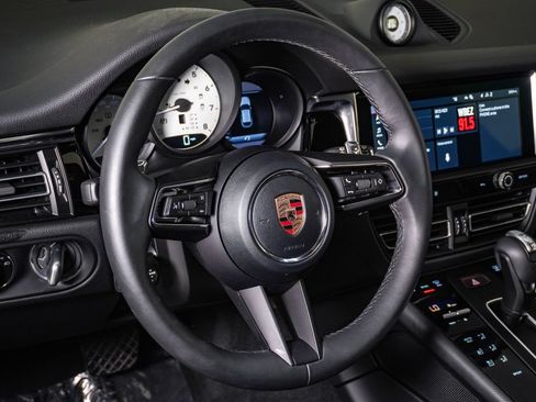 Certified 2026 Porsche Macan AWD/4WD image 18