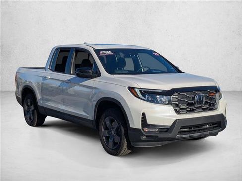Used 2025 Honda Ridgeline TrailSport image 3