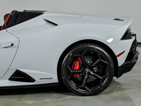 Used 2023 Lamborghini Huracan EVO RWD image 8