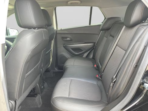Certified 2022 Chevrolet Trax LT w/ LT Convenience Package AWD/4WD image 17