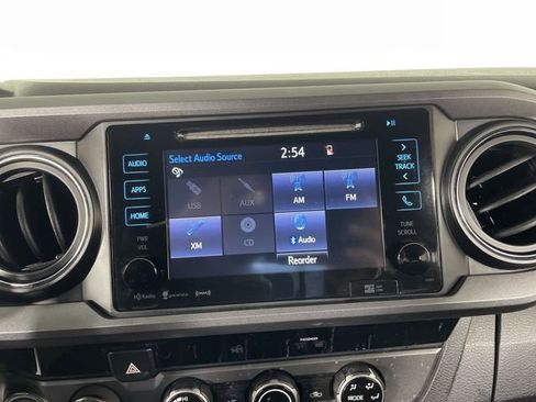 Used 2016 Toyota Tacoma TRD Sport image 31