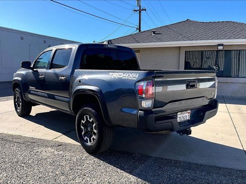 Used 2022 Toyota Tacoma TRD Off-Road image 4