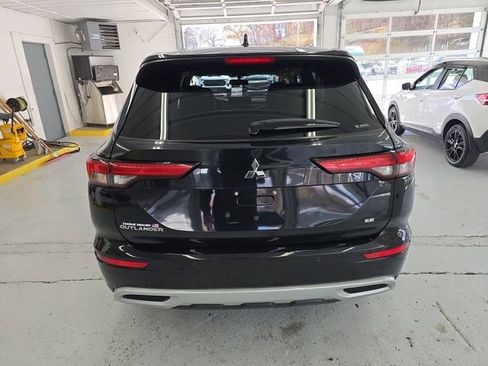 Used 2022 Mitsubishi Outlander SE image 4