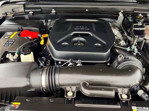 Used 2025 Jeep Wrangler Unlimited Sahara w/ Safety Group image 27