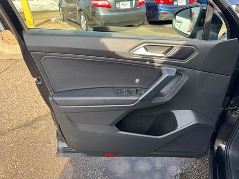 Used 2019 Volkswagen Tiguan SE w/ Panoramic Sunroof Package image 19