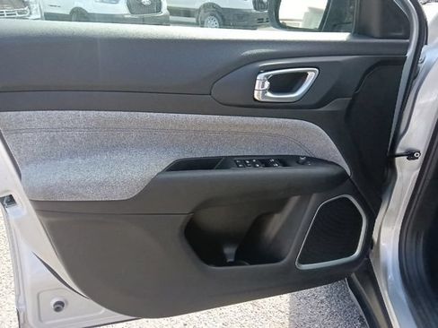 Used 2024 Jeep Compass Latitude AWD/4WD image 11