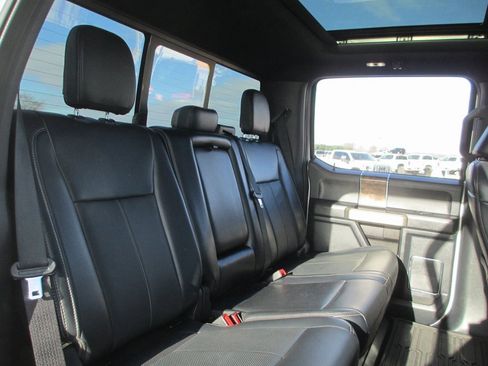 Used 2022 Ford F250 Lariat w/ Black Appearance Package image 20