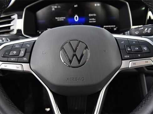 Certified 2025 Volkswagen Jetta SE image 19