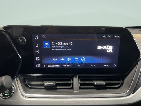 Used 2025 Chevrolet Trax LT w/ LT Convenience Package image 19