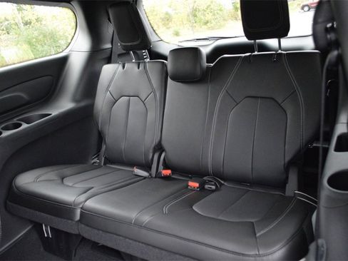 New 2026 Chrysler Pacifica Select image 25