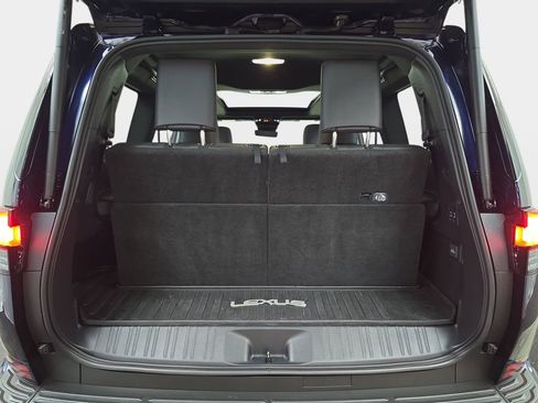 Used 2024 Lexus GX 550 w/ Cold Area Package AWD/4WD image 16