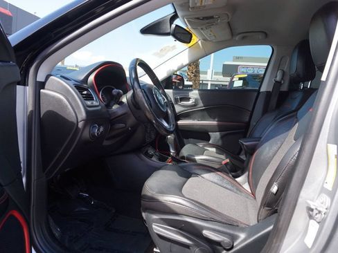 Used 2020 Jeep Compass Trailhawk AWD/4WD image 16
