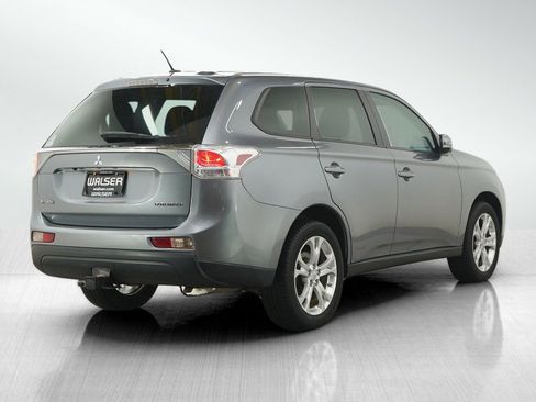 Used 2014 Mitsubishi Outlander SE AWD/4WD image 5