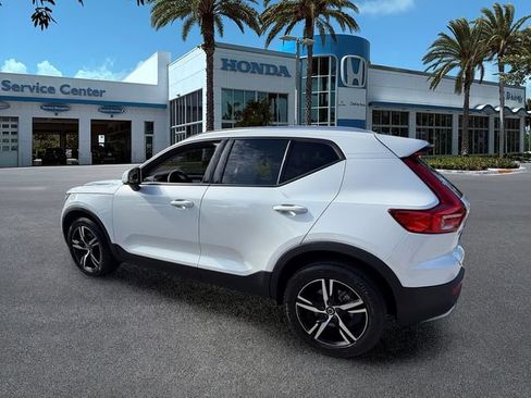 Used 2023 Volvo XC40 B4 Core w/ Convenience Package FWD image 6