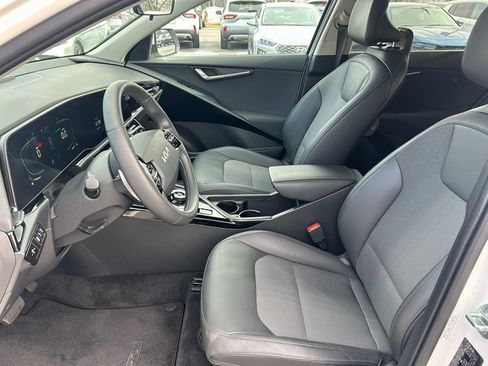 Used 2024 Kia Niro EX w/ EX Cold Weather Package image 24