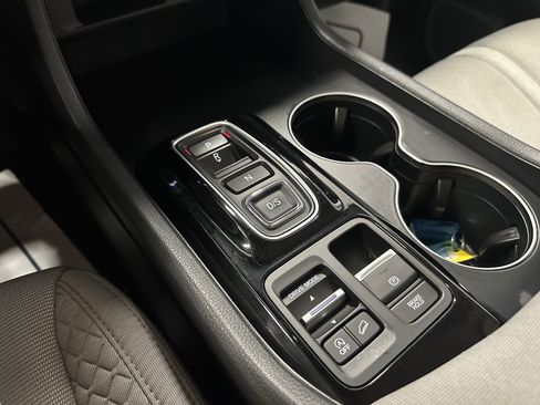 Used 2023 Honda Pilot LX image 16