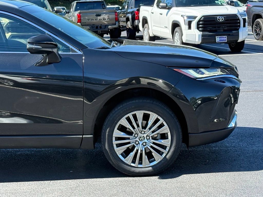 Certified 2023 Toyota Venza XLE AWD/4WD image 9