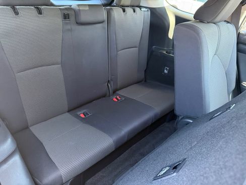 Used 2023 Toyota Highlander LE FWD image 23