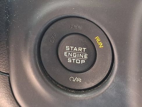 Used 2018 Jeep Wrangler Unlimited Sahara AWD/4WD image 24