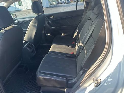 Used 2024 Volkswagen Tiguan SE AWD/4WD image 11