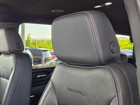 Used 2025 GMC Yukon Denali AWD/4WD image 11