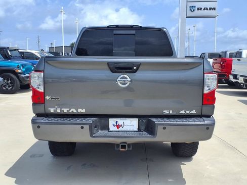 Used 2017 Nissan Titan SL w/ SL Towing Convenience Package AWD/4WD image 7