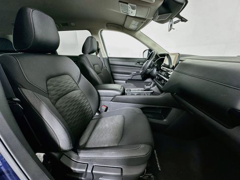 Used 2025 Nissan Pathfinder SV AWD/4WD image 32