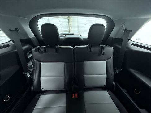 Used 2022 Ford Explorer XLT w/ Equipment Group 202A image 34