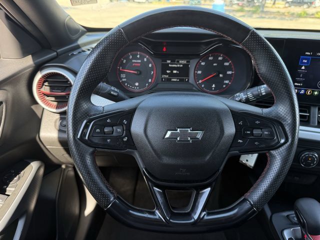 Used 2025 Chevrolet Trax RS w/ Sunroof Package FWD image 15