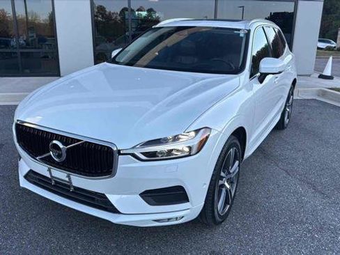 Used 2019 Volvo XC60 T5 Momentum w/ Multimedia Package image 1