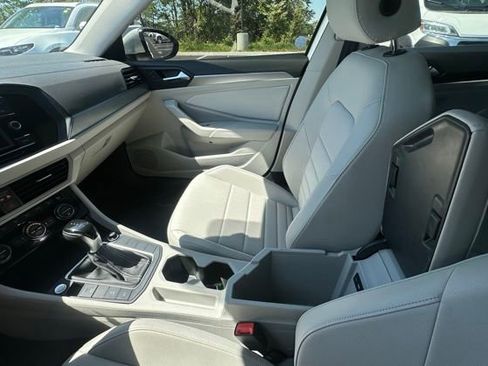 Used 2024 Volkswagen Jetta SE FWD image 25