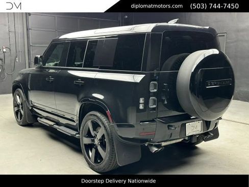 Used 2025 Land Rover Defender 110 V8 AWD/4WD image 4