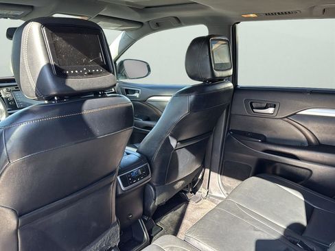 Used 2016 Toyota Highlander XLE image 26