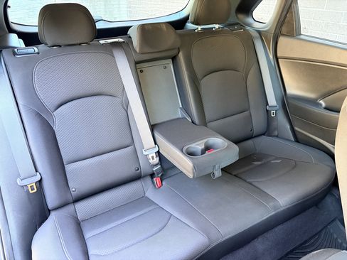 Used 2018 Hyundai Elantra GT FWD image 24