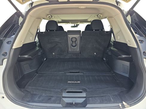 Used 2019 Nissan Rogue SV w/ Sun & Sound Touring Package FWD image 27
