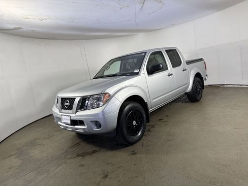 Used 2021 Nissan Frontier SV w/ SV Utility Package image 2
