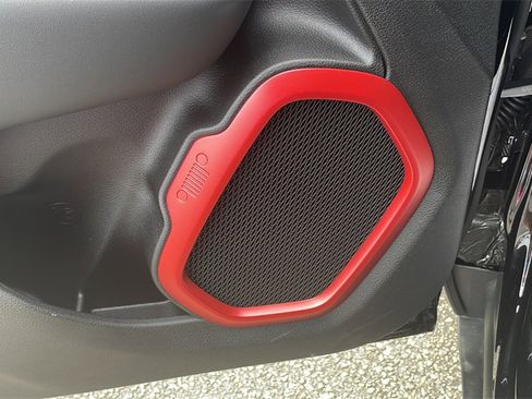 New 2023 Jeep Renegade Trailhawk image 17