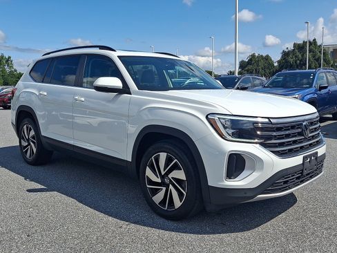 Used 2024 Volkswagen Atlas SE w/ Panoramic Sunroof Package AWD/4WD image 3
