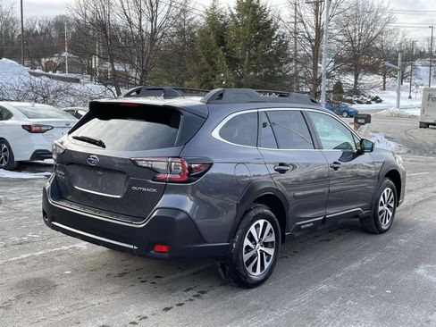 Used 2025 Subaru Outback Premium image 5